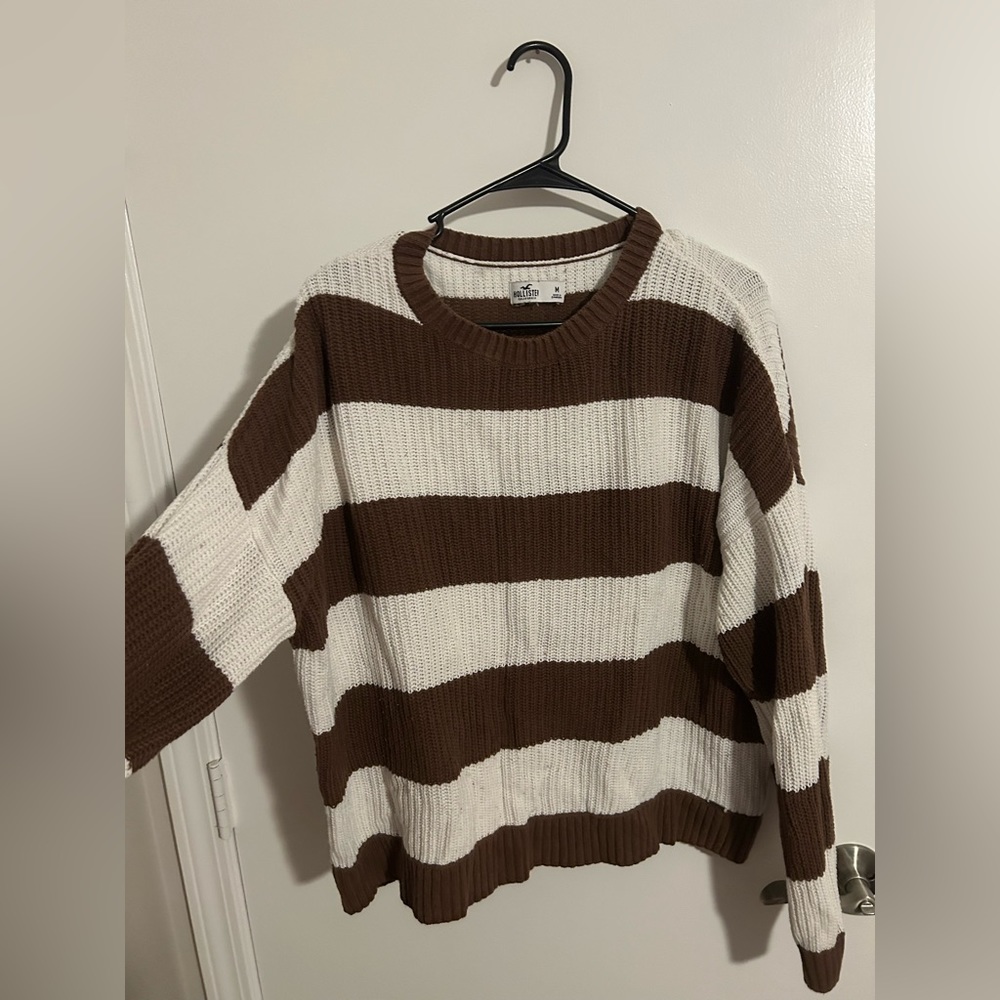 Size medium. Oversized sweater.